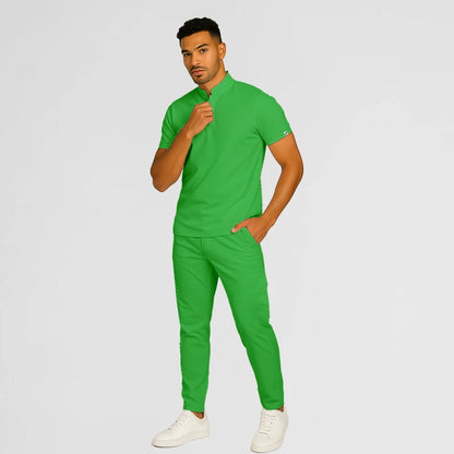 Pyjama de Bloc Homme - Col Officier Stretch porté par un professionnel de santé | FIGS.ma – Scrubs élégants et performants au Maroc