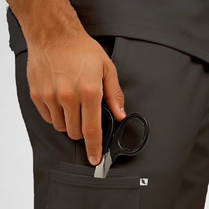 Pyjama de Bloc Homme - Col Officier Stretch porté par un professionnel de santé | FIGS.ma – Scrubs élégants et performants au Maroc