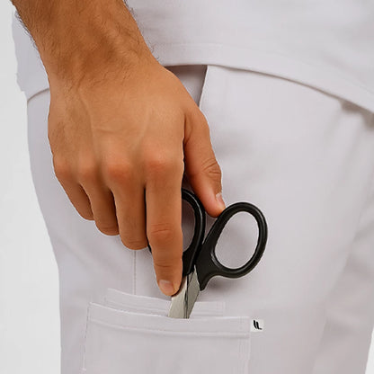Pyjama de Bloc Homme - Col Officier Stretch porté par un professionnel de santé | FIGS.ma – Scrubs élégants et performants au Maroc