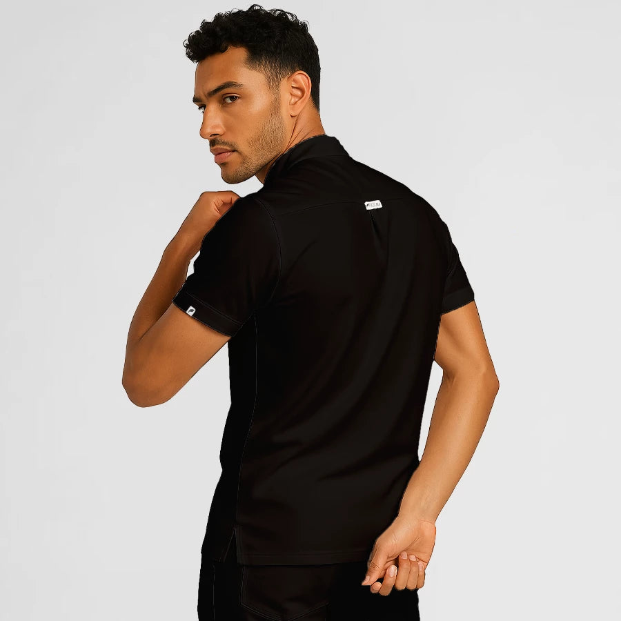 Pyjama de Bloc Homme - Col Officier Stretch porté par un professionnel de santé | FIGS.ma – Scrubs élégants et performants au Maroc