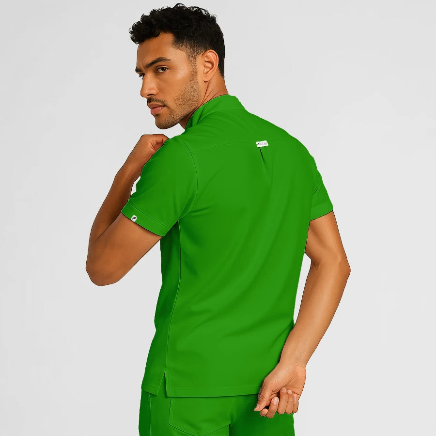 Pyjama de Bloc Homme - Col Officier Stretch porté par un professionnel de santé | FIGS.ma – Scrubs élégants et performants au Maroc