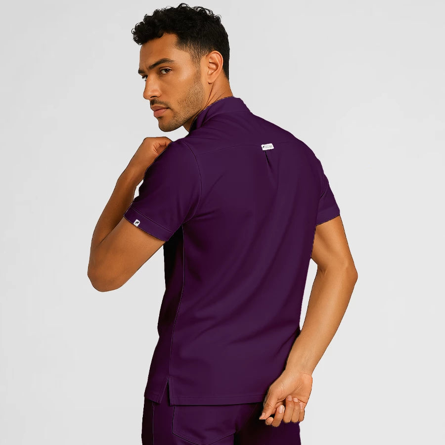 Pyjama de Bloc Homme - Col Officier Stretch porté par un professionnel de santé | FIGS.ma – Scrubs élégants et performants au Maroc