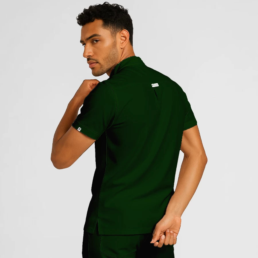Pyjama de Bloc Homme - Col Officier Stretch porté par un professionnel de santé | FIGS.ma – Scrubs élégants et performants au Maroc