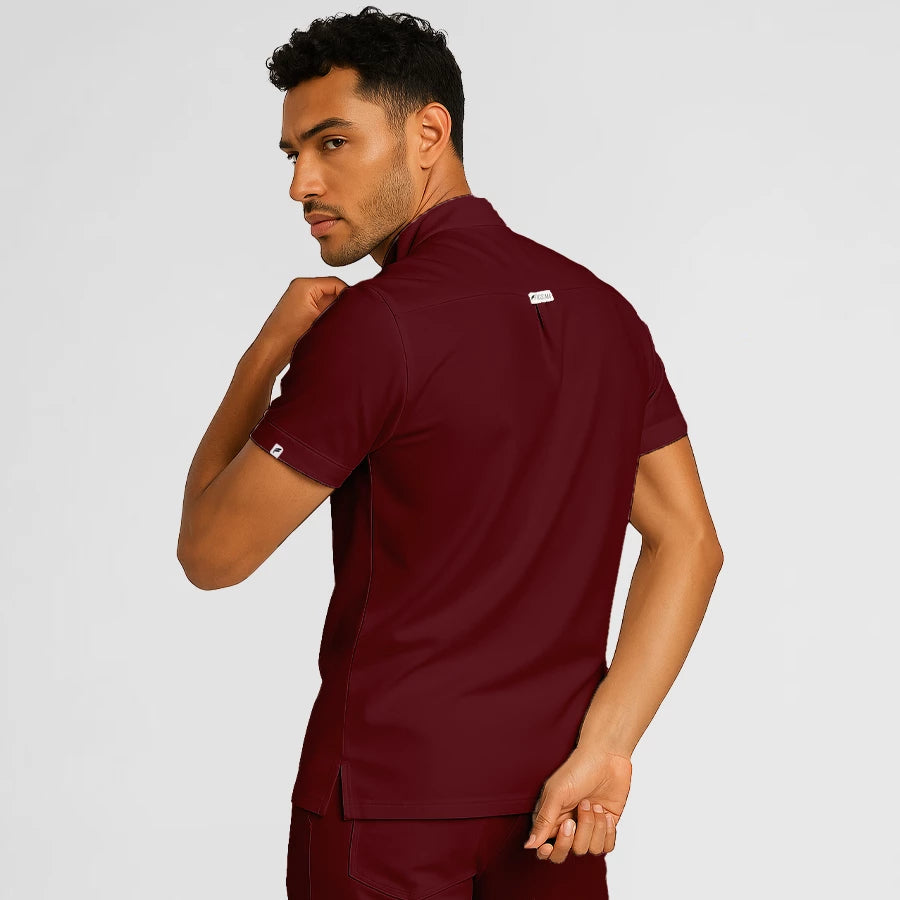 Pyjama de Bloc Homme - Col Officier Stretch porté par un professionnel de santé | FIGS.ma – Scrubs élégants et performants au Maroc