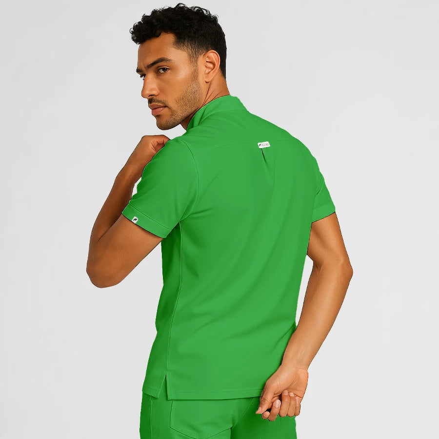 Pyjama de Bloc Homme - Col Officier Stretch porté par un professionnel de santé | FIGS.ma – Scrubs élégants et performants au Maroc