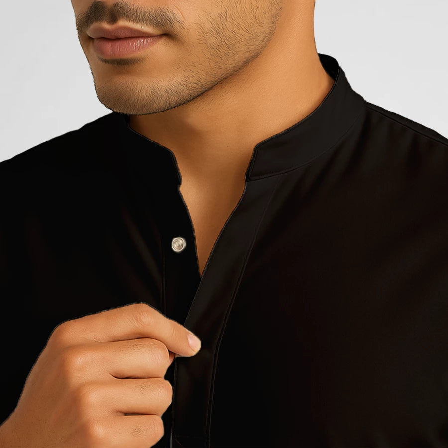 Pyjama de Bloc Homme - Col Officier Stretch porté par un professionnel de santé | FIGS.ma – Scrubs élégants et performants au Maroc