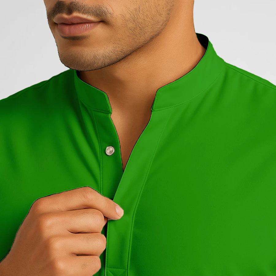 Pyjama de Bloc Homme - Col Officier Stretch porté par un professionnel de santé | FIGS.ma – Scrubs élégants et performants au Maroc