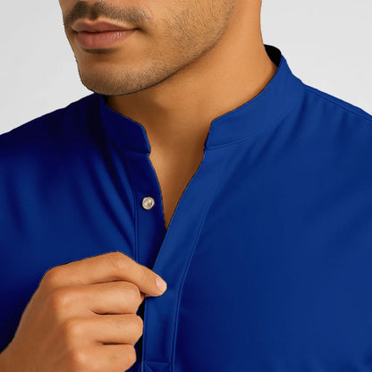 Pyjama de Bloc Homme - Col Officier Stretch porté par un professionnel de santé | FIGS.ma – Scrubs élégants et performants au Maroc