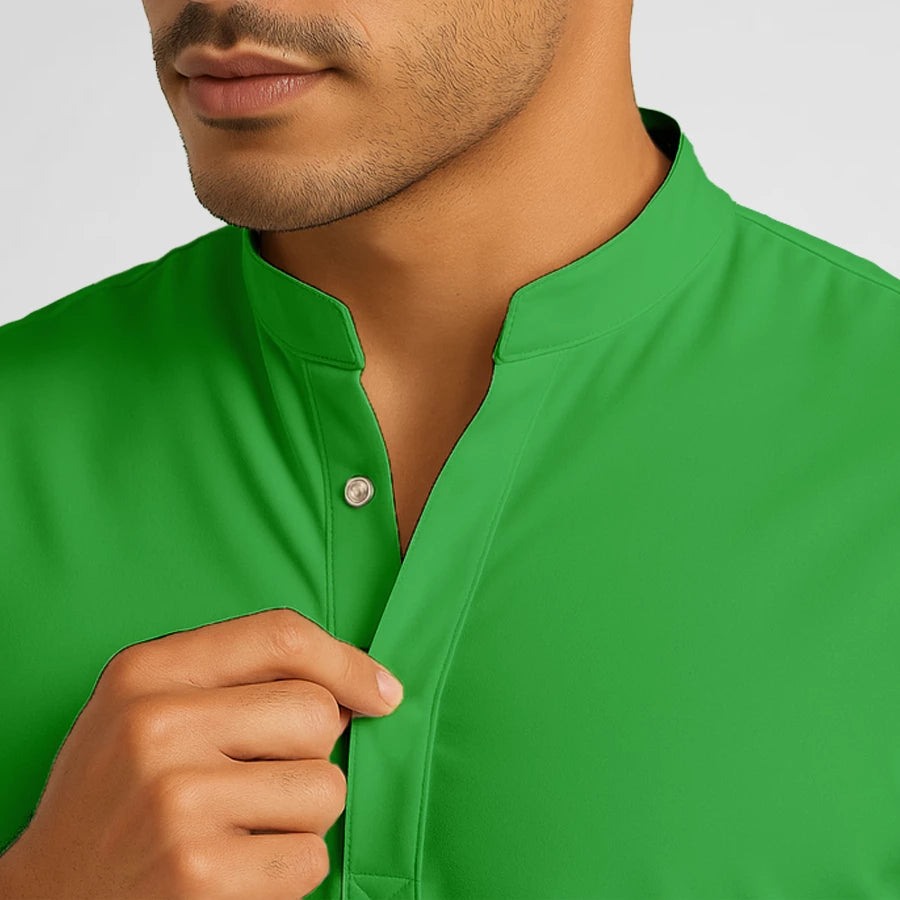 Pyjama de Bloc Homme - Col Officier Stretch porté par un professionnel de santé | FIGS.ma – Scrubs élégants et performants au Maroc