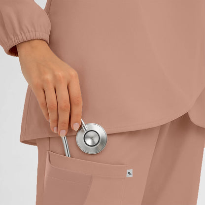 Pyjama de Bloc Femme - Hijab porté par une professionnelle de santé | FIGS.ma – Scrubs confortables et modernes au Maroc
