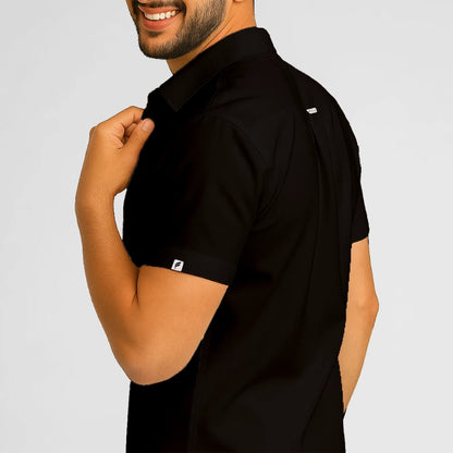 Pyjama de Bloc Homme - Col Chemise Stretch porté par un professionnel de santé | FIGS.ma – Scrubs élégants et performants au Maroc