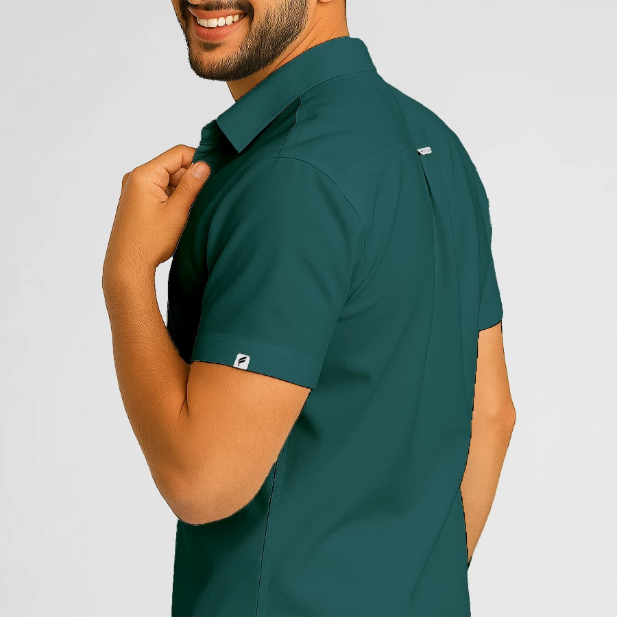 Pyjama de Bloc Homme - Col Chemise Stretch porté par un professionnel de santé | FIGS.ma – Scrubs élégants et performants au Maroc