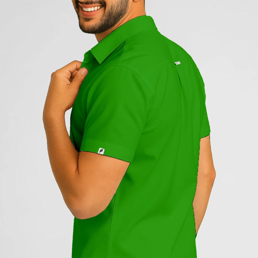 Pyjama de Bloc Homme - Col Chemise Stretch porté par un professionnel de santé | FIGS.ma – Scrubs élégants et performants au Maroc