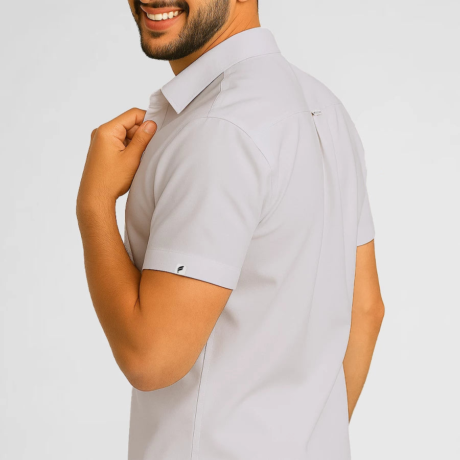 Pyjama de Bloc Homme - Col Chemise Stretch porté par un professionnel de santé | FIGS.ma – Scrubs élégants et performants au Maroc