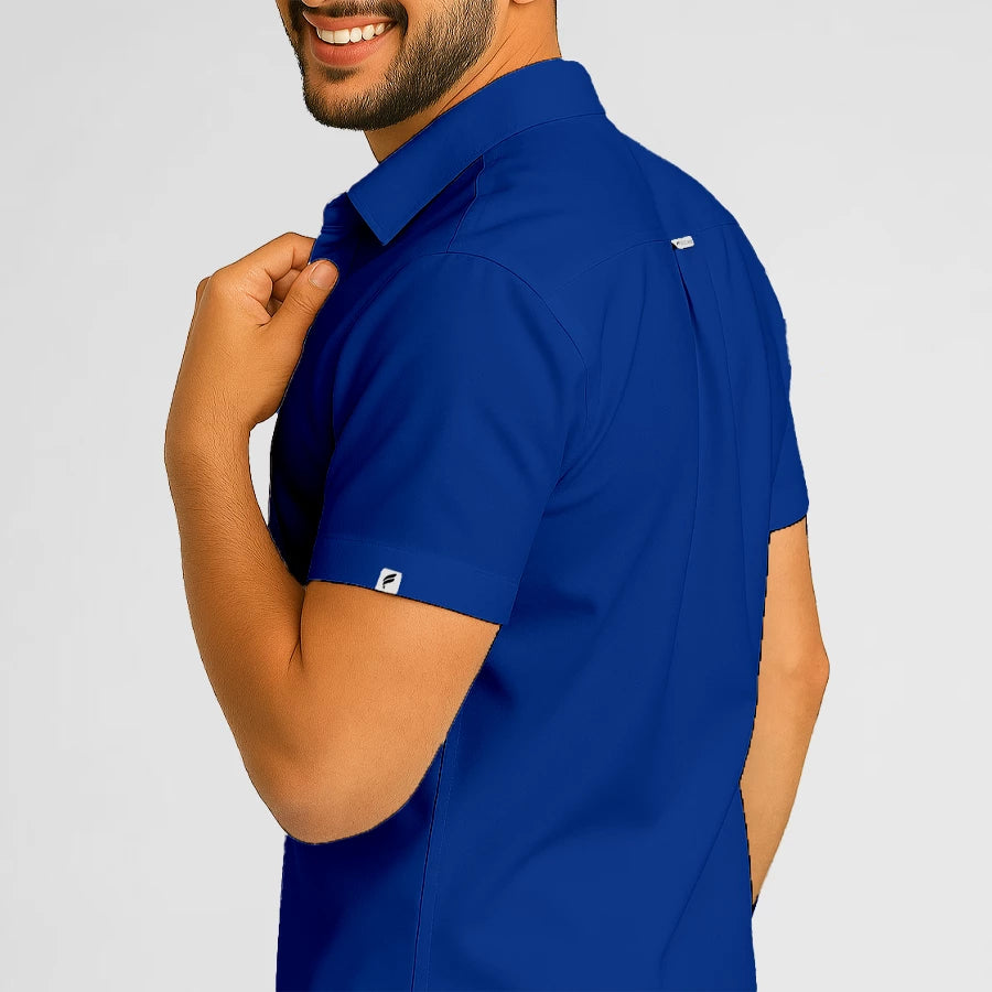 Pyjama de Bloc Homme - Col Chemise Stretch porté par un professionnel de santé | FIGS.ma – Scrubs élégants et performants au Maroc