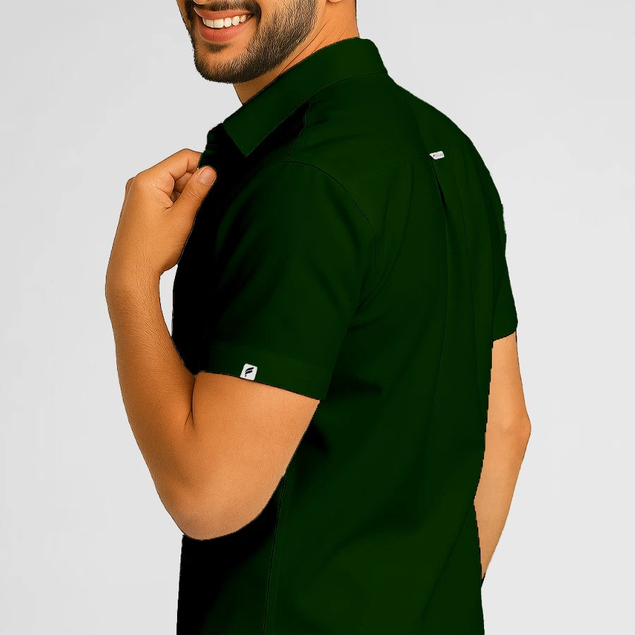 Pyjama de Bloc Homme - Col Chemise Stretch porté par un professionnel de santé | FIGS.ma – Scrubs élégants et performants au Maroc