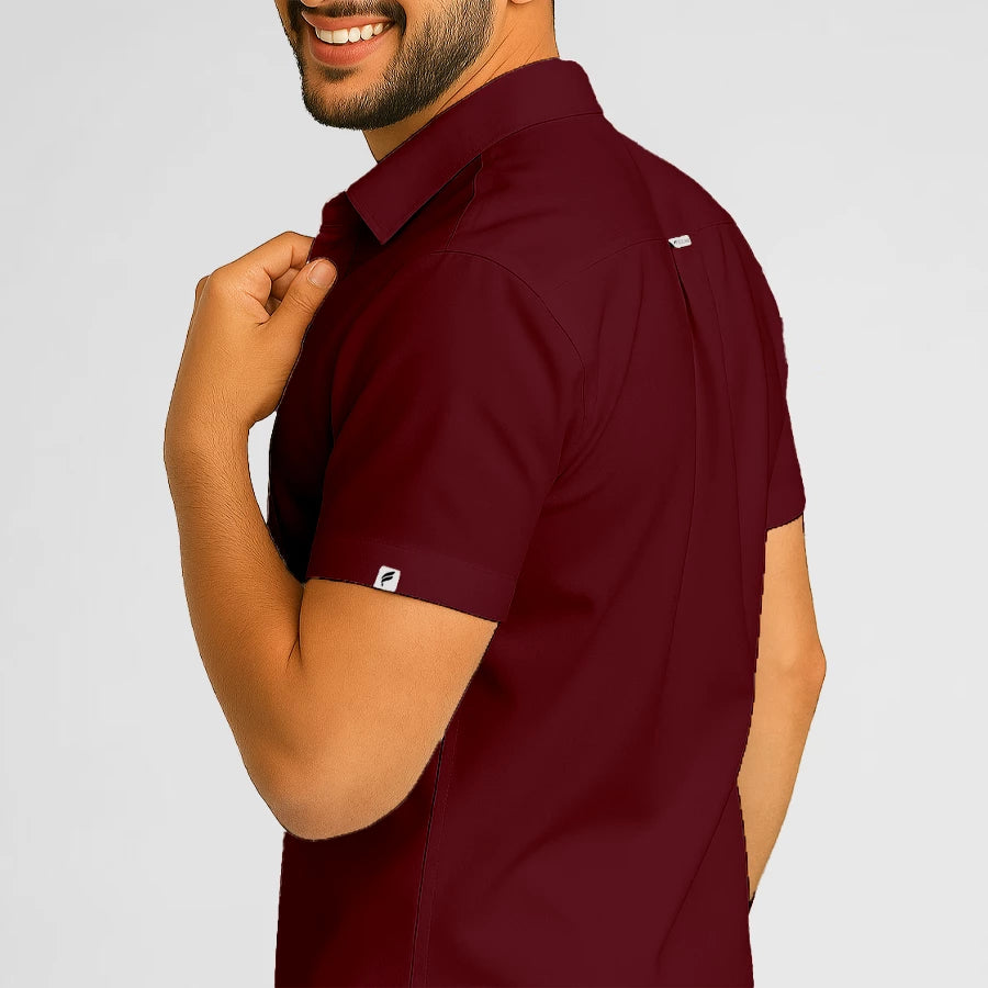 Pyjama de Bloc Homme - Col Chemise Stretch porté par un professionnel de santé | FIGS.ma – Scrubs élégants et performants au Maroc