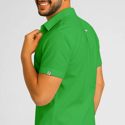 Pyjama de Bloc Homme - Col Chemise Stretch porté par un professionnel de santé | FIGS.ma – Scrubs élégants et performants au Maroc