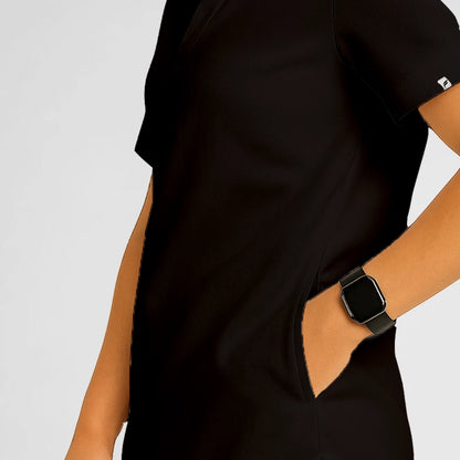 Pyjama de Bloc Homme - Col Chemise Stretch porté par un professionnel de santé | FIGS.ma – Scrubs élégants et performants au Maroc