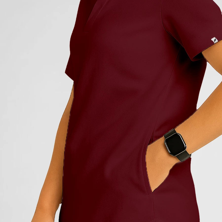Pyjama de Bloc Homme - Col Chemise Stretch porté par un professionnel de santé | FIGS.ma – Scrubs élégants et performants au Maroc